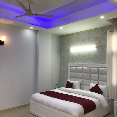 Hotel O The Grand Palace Ґазіабад Екстер'єр фото