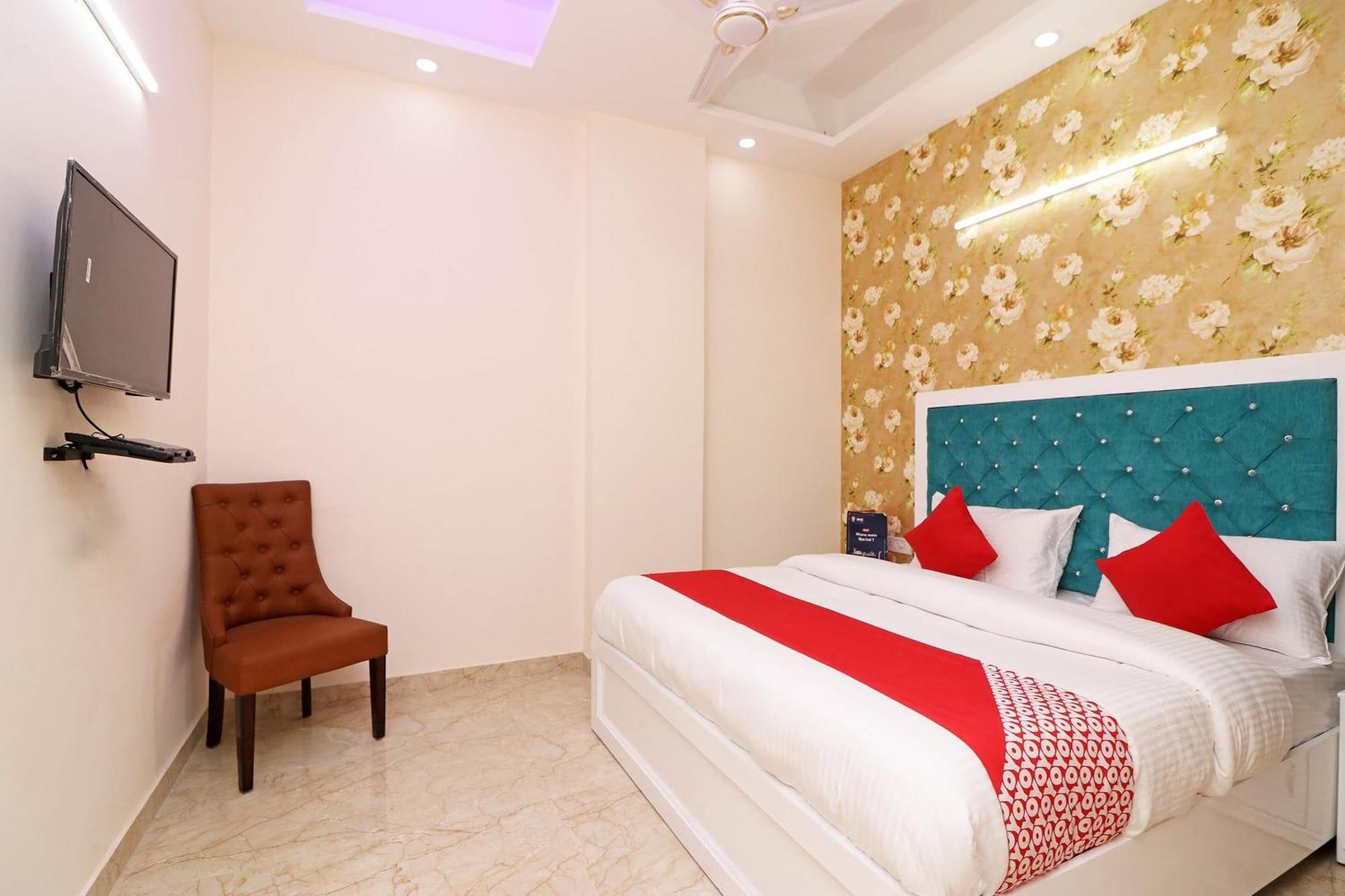 Hotel O The Grand Palace Ґазіабад Екстер'єр фото